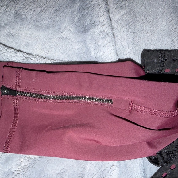 Puma Black and Burgundy workout bottoms - Picture 4 of 6